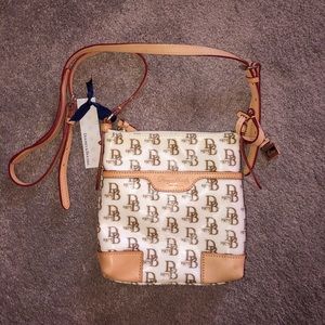 NWT Dooney & Bourke Cream cross body purse